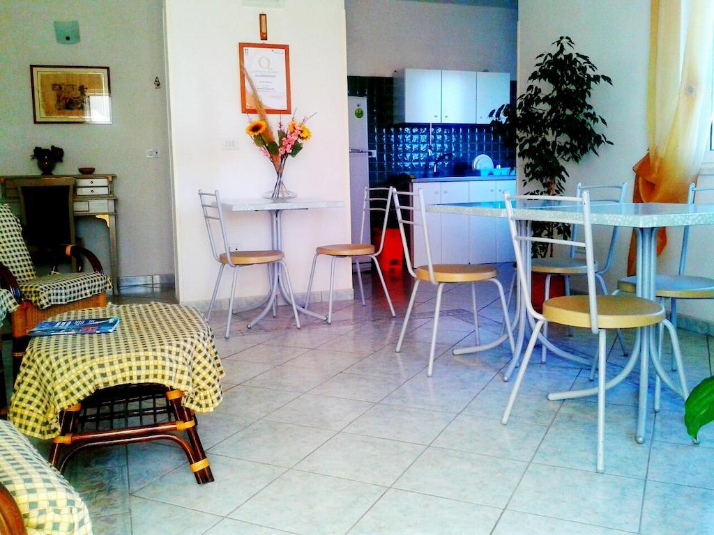 B&B Santa Sabina Torre Santa Sabina Rum bild